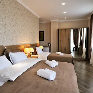 5rooms.alltbilisihotels.com/