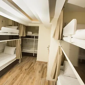 honey-hostel.istanbul-turkeyhotels.com/